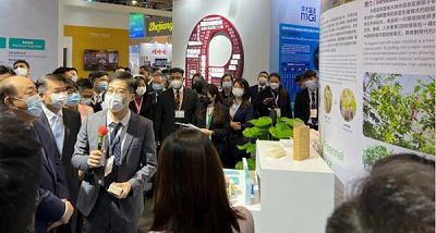 产业大会特首巡馆2.png BET体育365投注官网